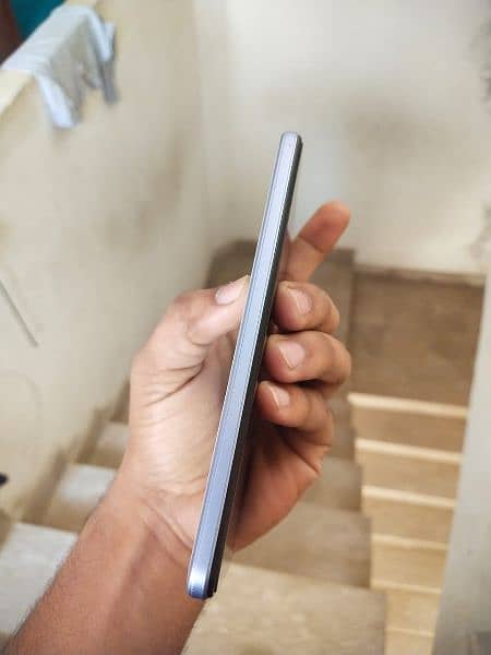 VIVO V21T 5