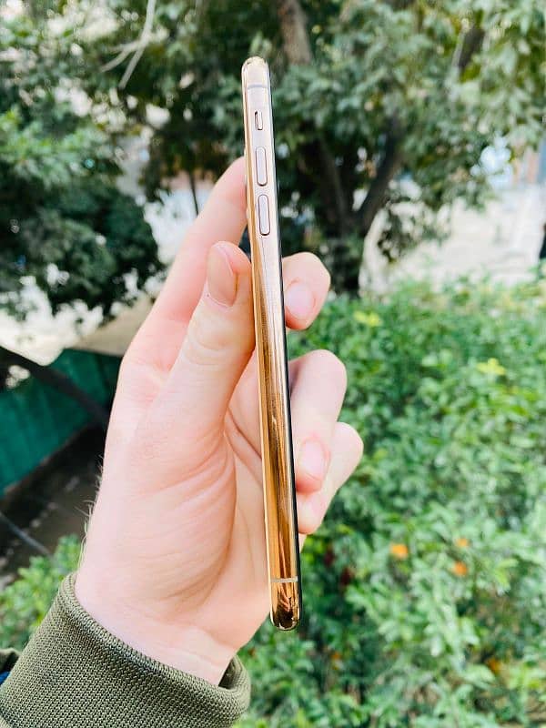 iPhone 11 pro max non pta Factory unlock Gold Color 3