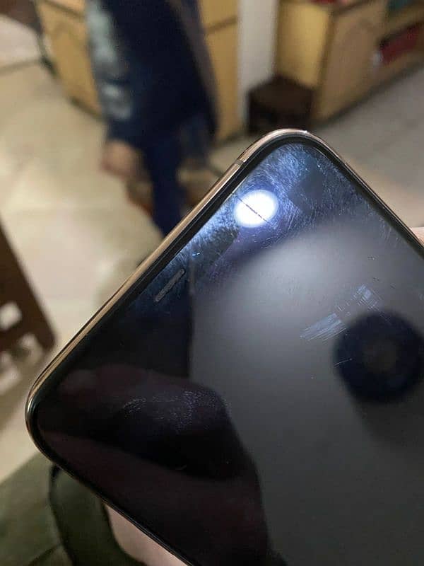 iPhone 11 pro max non pta Factory unlock Gold Color 7