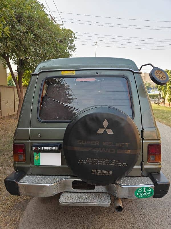 Mitsubishi Pajero 1984 3