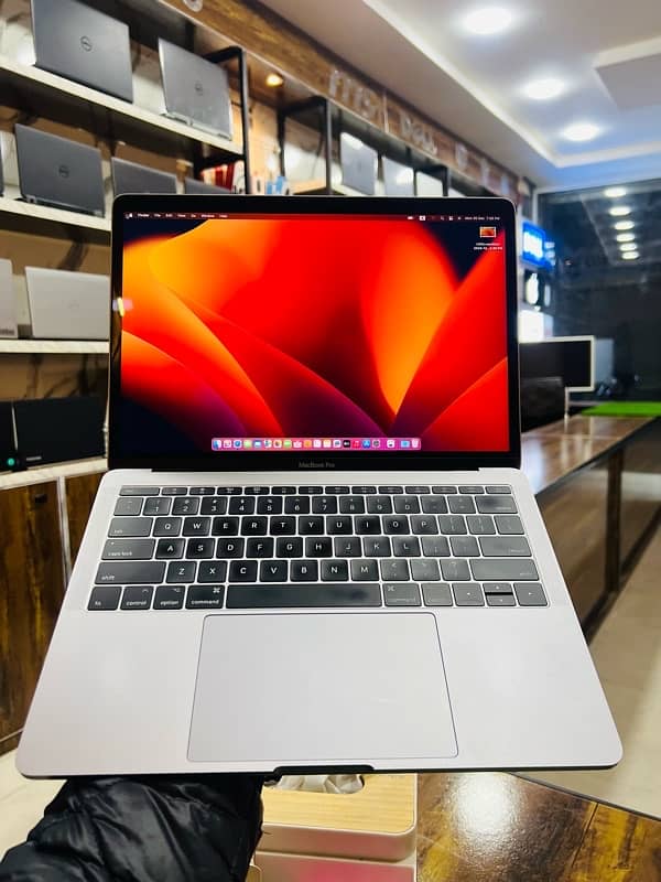 Apple MacBook pro 2017 15.6” 16/1TB 6