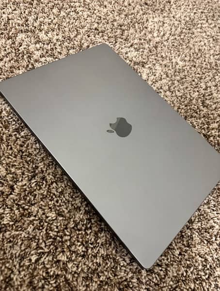 Macbook Pro M2 Pro 1