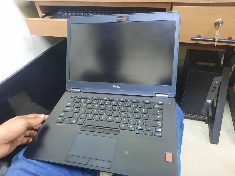 Dell Latitude E7470 1