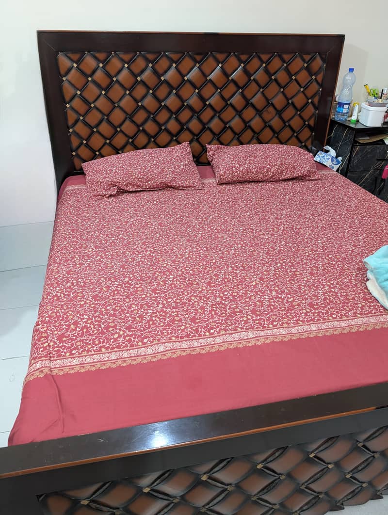 Bed set + 2 side tables + dressing table 0