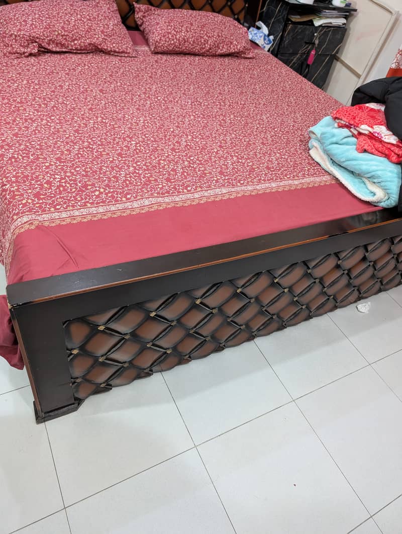 Bed set + 2 side tables + dressing table 1