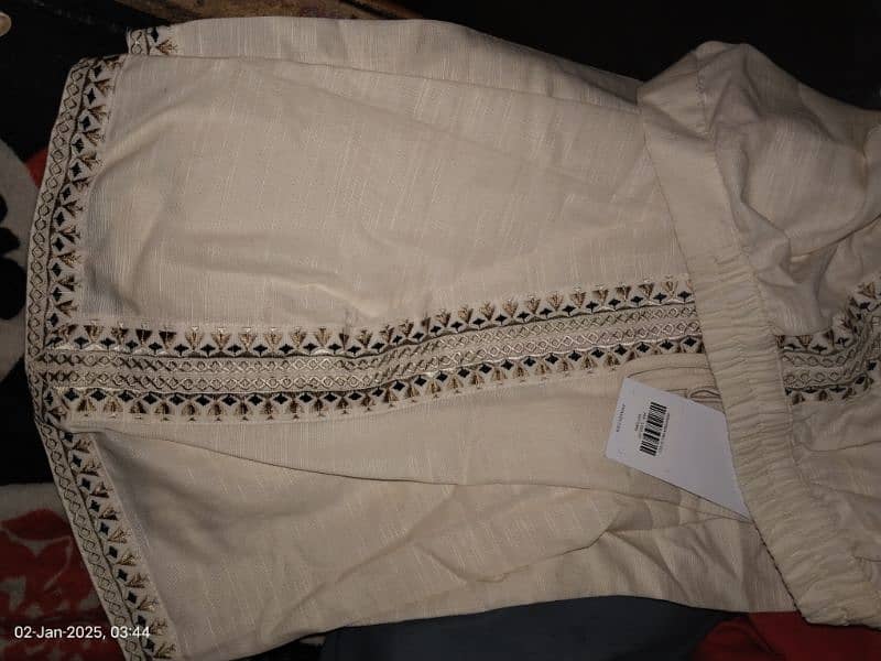 brand new off-white color trousers ready to wear 1