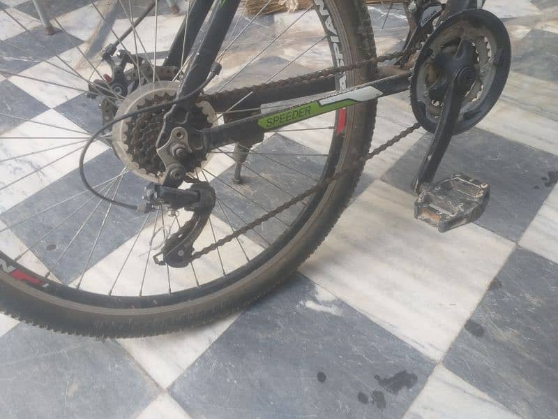 MOUNTAIN Bicycle 10/10 condition NEW smooth cycle 3