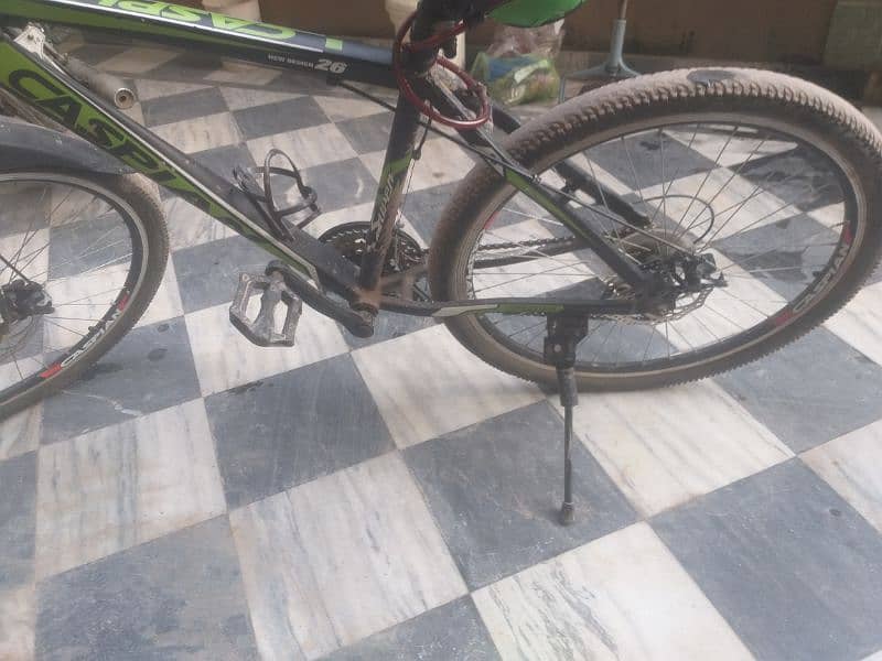 MOUNTAIN Bicycle 10/10 condition NEW smooth cycle 4