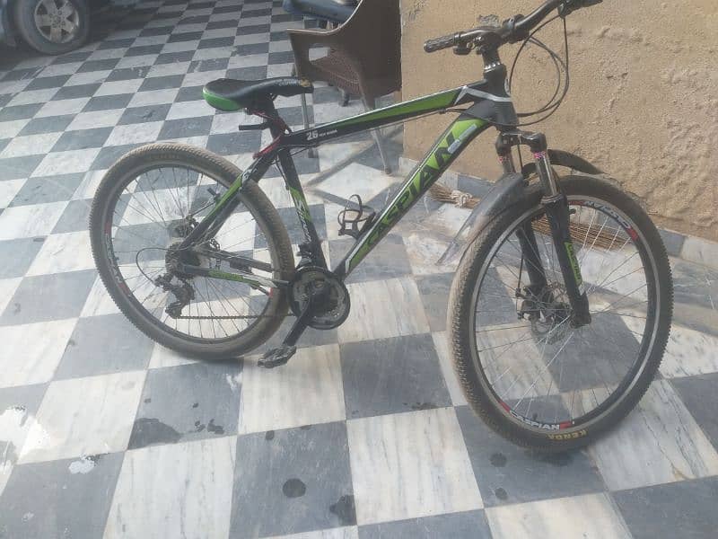 MOUNTAIN Bicycle 10/10 condition NEW smooth cycle 7