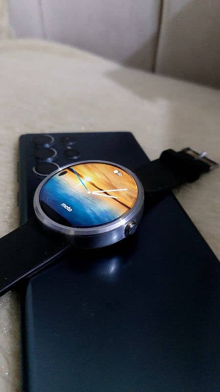 Moto 360 Smart Watch 8