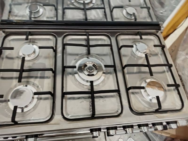 cooking range with five burners ( stove) 4