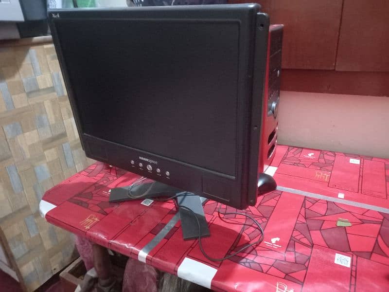 Lcd For Sale with Built in Speakers 2