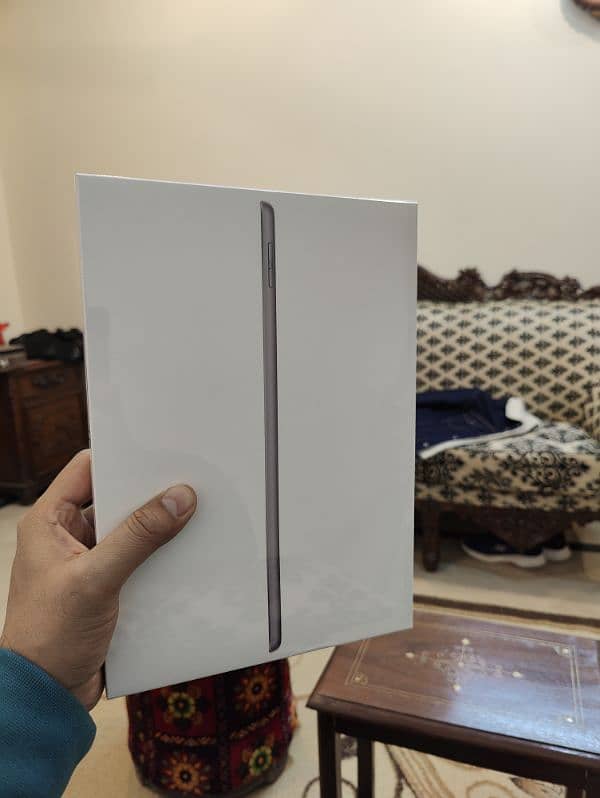 ipad 9th generation (Brand new seal pack) 0