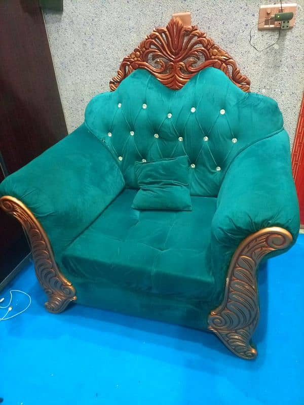 85 hazar wala sofa Taaj King size Sale what's ap numbr O3O66669308 2