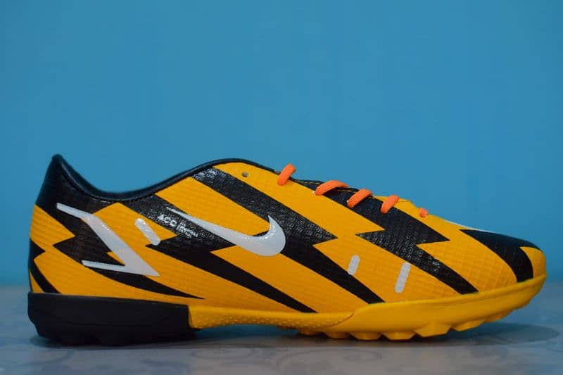 Football Shoes | Gripper / Free Delivery All Over Pakistan 1