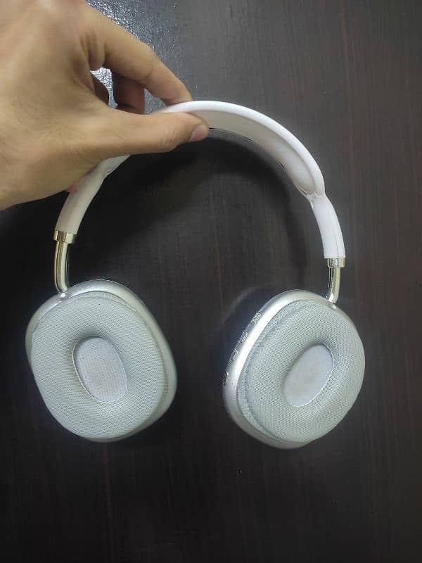 p9 headphones 1