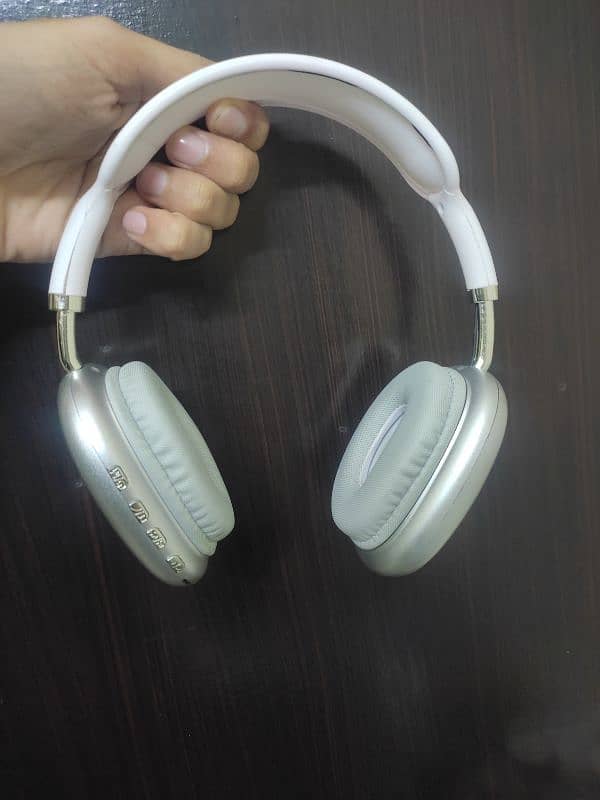 p9 headphones 2