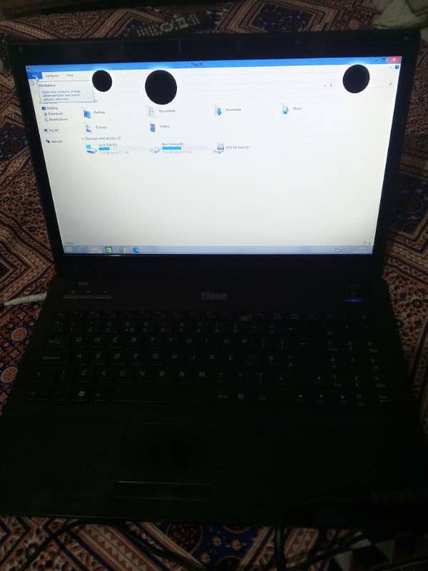 Stone laptops for sale RAM 4 mamory 250 good working 7