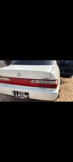 Toyota Corolla XE 2000 White in excellent condition