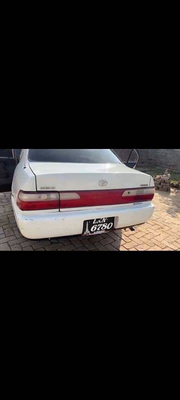 Toyota Corolla XE 2000 White in excellent condition 3