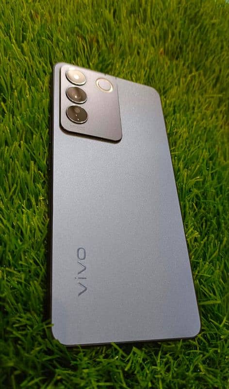 Vivo v27e brand new condition 8