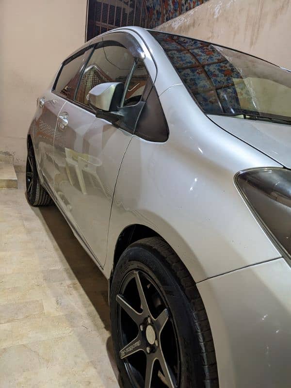 Toyota Vitz 2015/2018 4