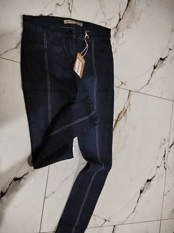 branded jeans in 60% off 2