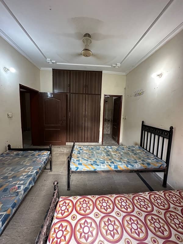 Luxury Rooms Boys Hostel Johar Town 9