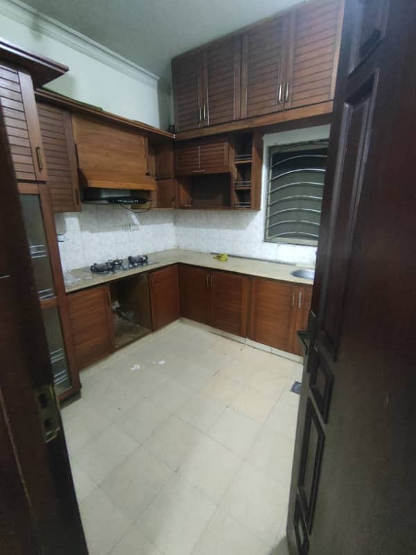 3 bedrooms flat for rent at F-11 al safa 1 5