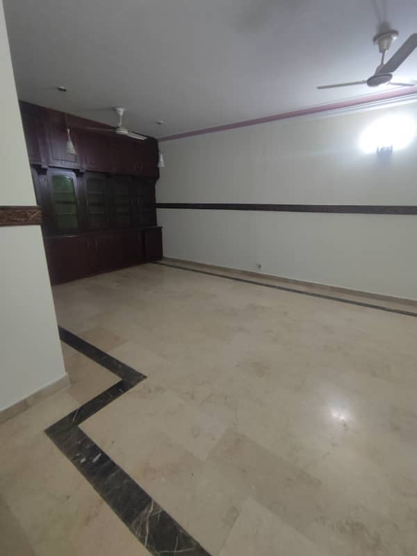 3 bedrooms flat for rent at F-11 al safa 1 9