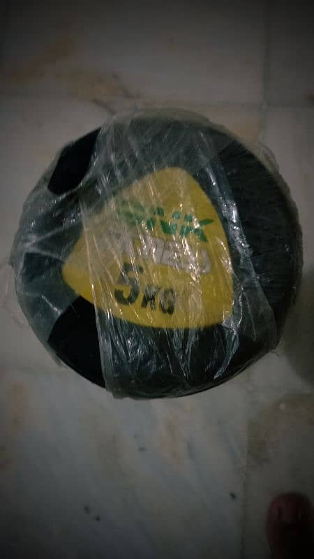 Single 5 kg dumbbell 2 months used with packing 7