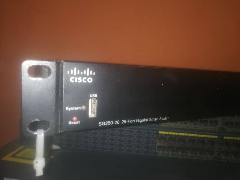 Cisco sg250-26 (26port full giga switch) 0