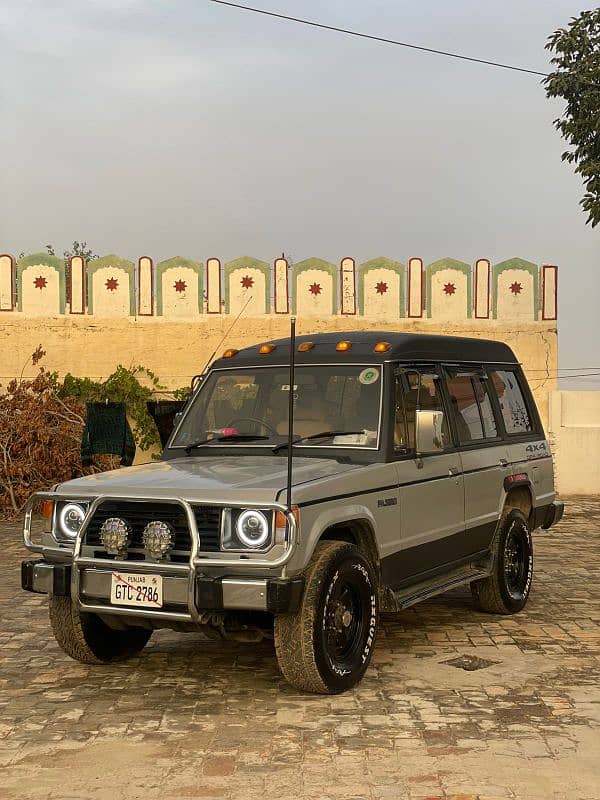 Mitsubishi Pajero 1987 0