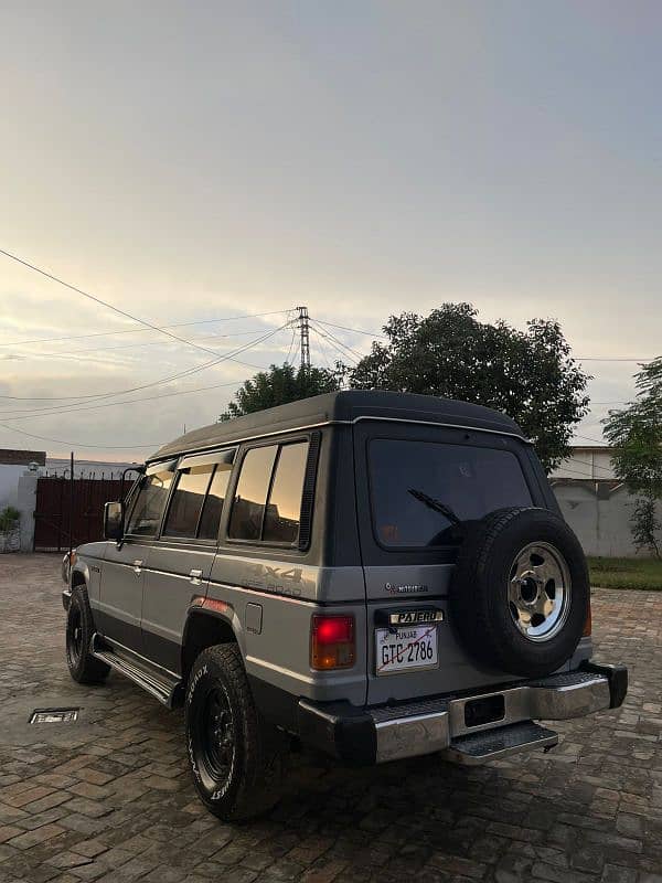 Mitsubishi Pajero 1987 7