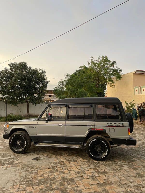 Mitsubishi Pajero 1987 9