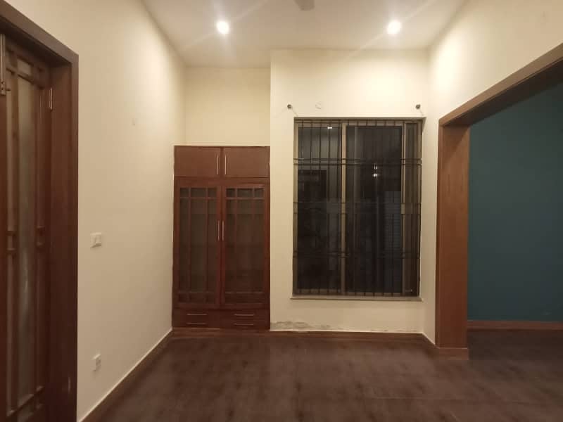 18 MARLA LUXURY HOUSE FORE RENT CANTT AND GULBRTG LAHORE 2