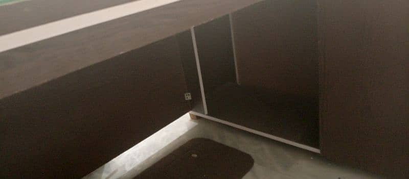 I want to sell My executive table Good Condition. 5