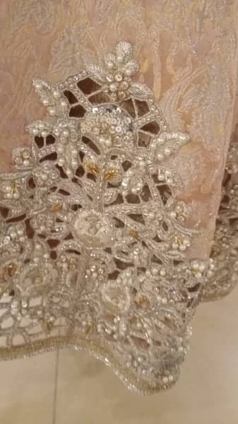 Sania Maskatiya’s heavy  bridal dress. 4