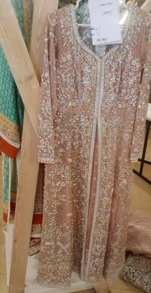 Sania Maskatiya’s heavy  bridal dress. 6