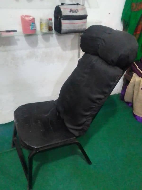 black iron chair 0