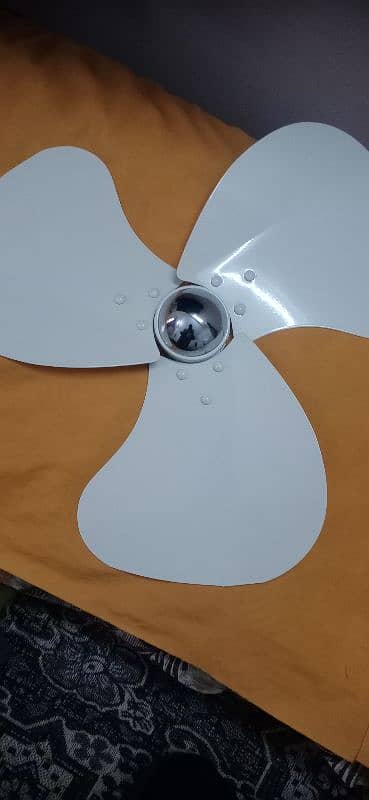 GFC Wall Bracket Fan Super Delux 18 Inch 1