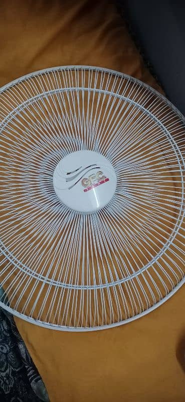 GFC Wall Bracket Fan Super Delux 18 Inch 3