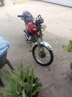 Honda CD 70 argent for sale contact on WhatsApp 03-18*46+62/920