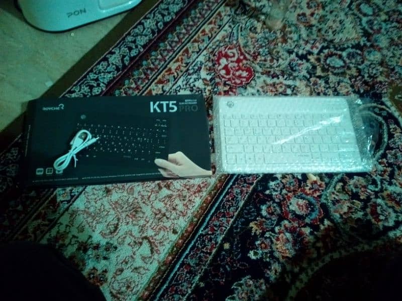 chargeable wireless keyboard 0