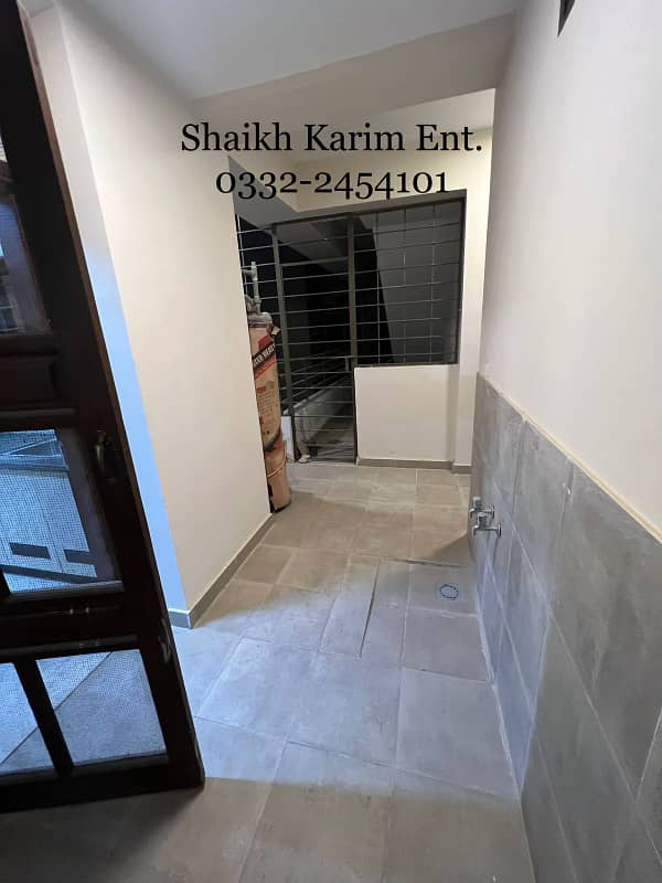 3300 Square Feet Flat In Stunning Askari 5 - Sector J Is Available For sale 10