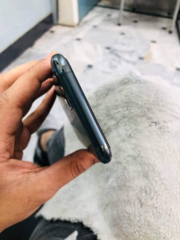 Iphone 11 pro PTA Approved 4