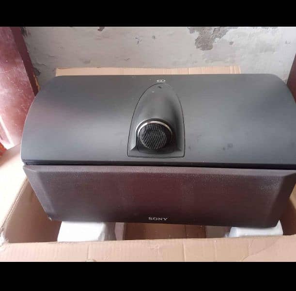 Centre speaker & subwoofer 1