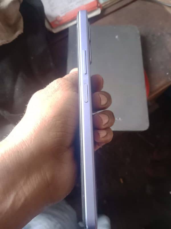 vivo y 17s  4+4gb ram 128 No pen no repair with box charger 1