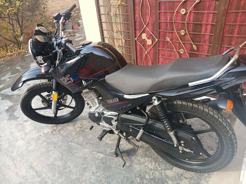 Yamaha YBR g 125 5