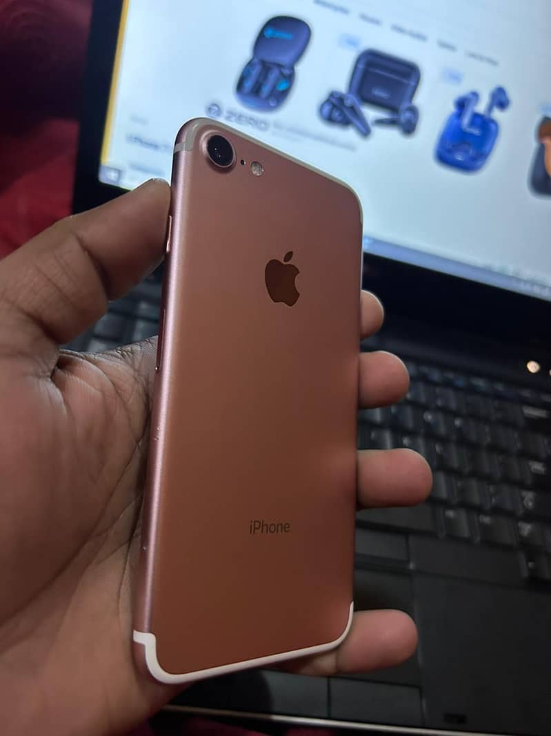 Apple iPhone 7 PTA Approved (128GB) 1